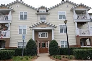 Building Photo - First Floor Condo in Cornelius-2 Bedrooms ...