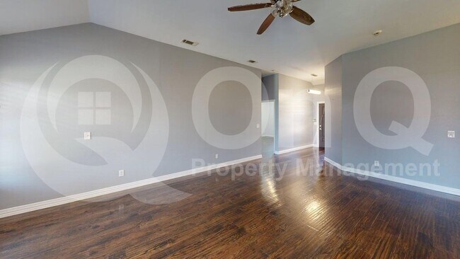 Building Photo - 8108 Bells St