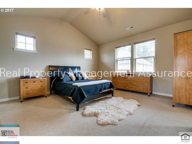 Building Photo - 13933 SW Walnut Creek Way