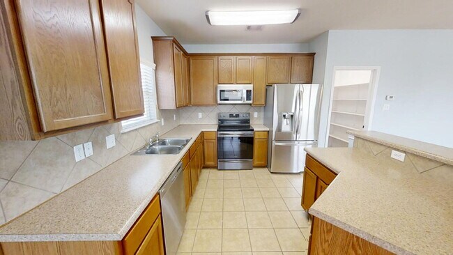 Building Photo - "Spacious 5-Bedroom Oasis with Pool on Gri...