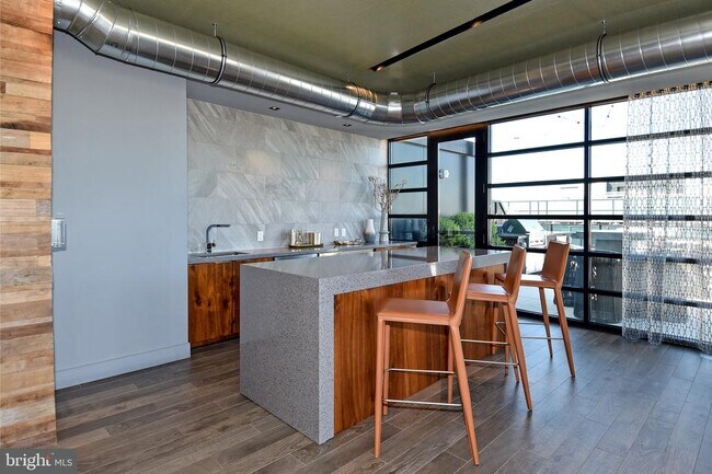 Building Photo - 1300 4th St SE