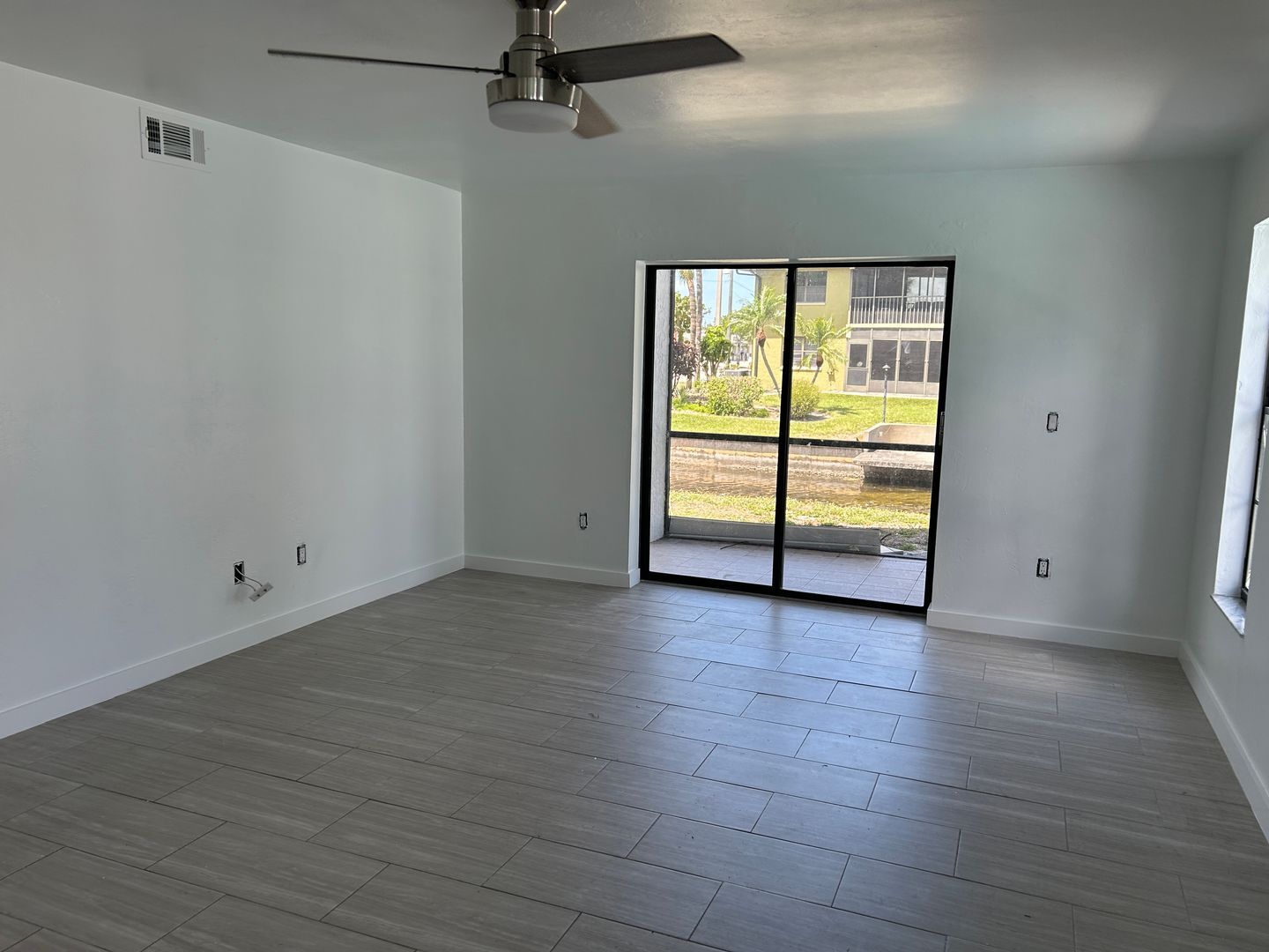 Building Photo - 4712 SE 5th Pl