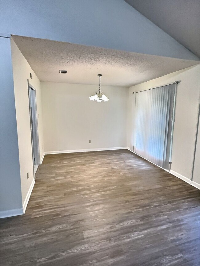 Building Photo - MOVE-IN SPECIAL! 3-Bedroom Home in Fort Ba...