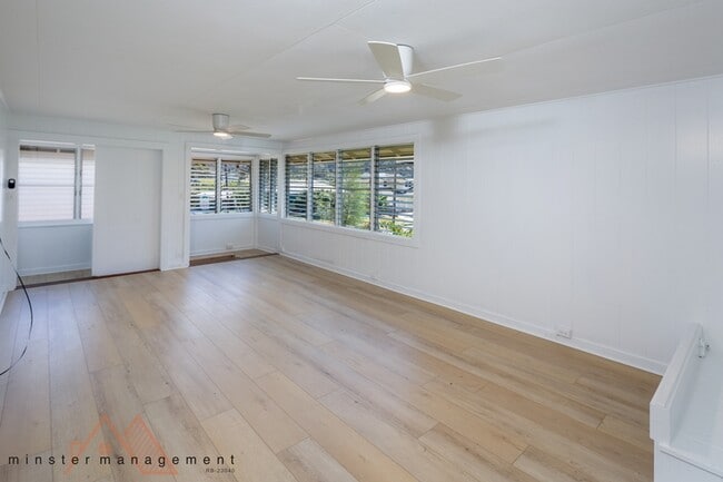 Building Photo - 637 Wyllie St