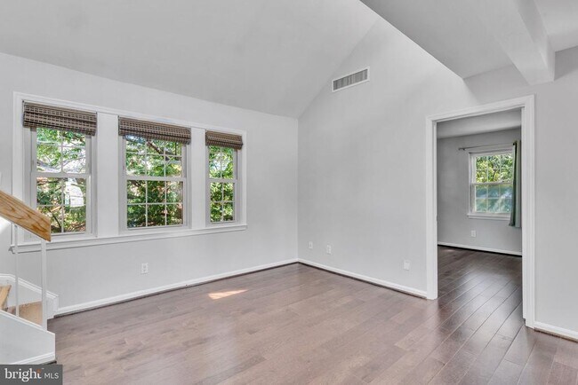 Building Photo - 525 Bashford Ln