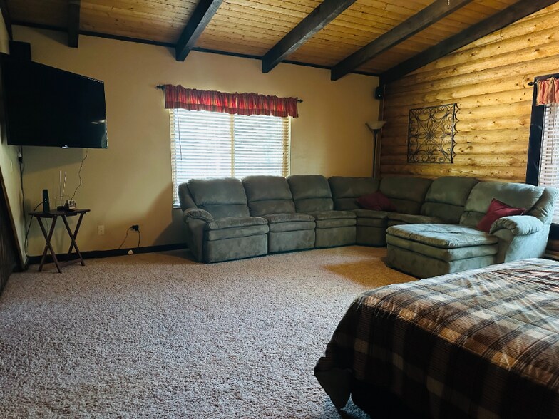 Building Photo - 1544 Valley Dr