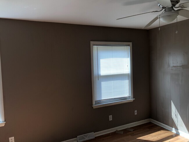Building Photo - 290 Hedgewood Ct