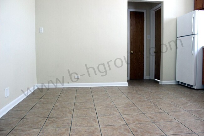 Building Photo - 609 45th St