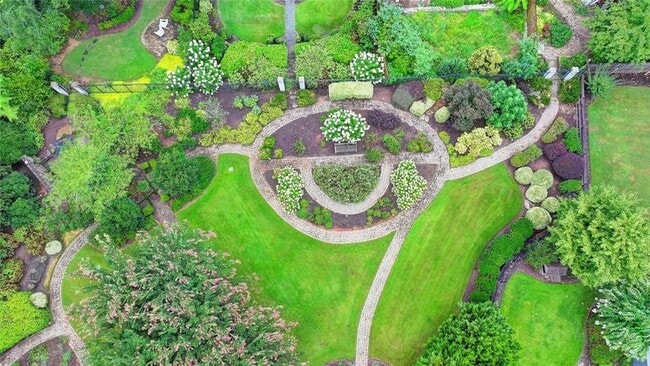 Building Photo - 2611 Briers N Dr