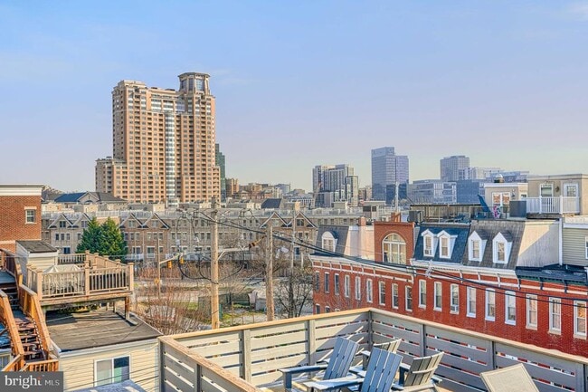 Building Photo - 542 E Clement St