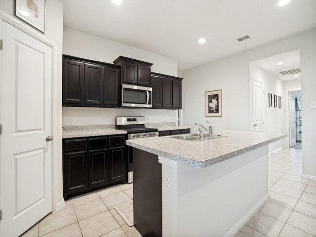 Building Photo - 1129 Loomis Trl