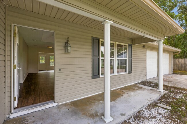 Building Photo - 117 Pinedale Dr