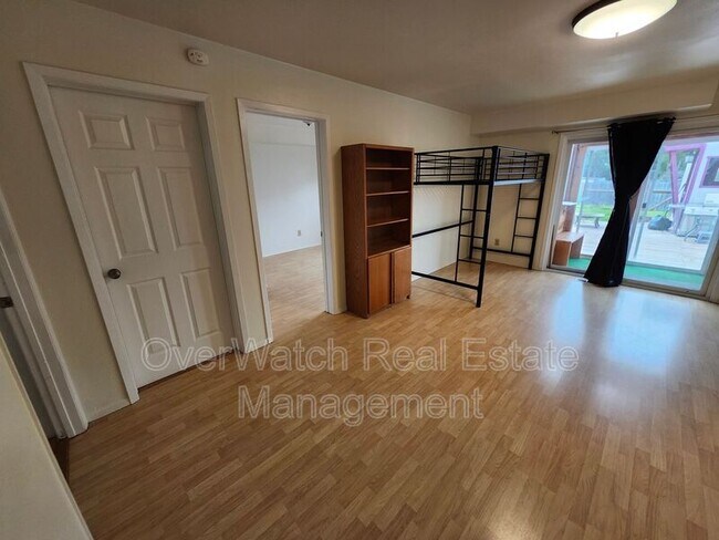 Building Photo - 3228 Aquarius Cir