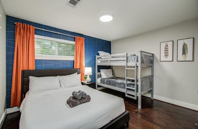 Building Photo - 4749 Benning Dr