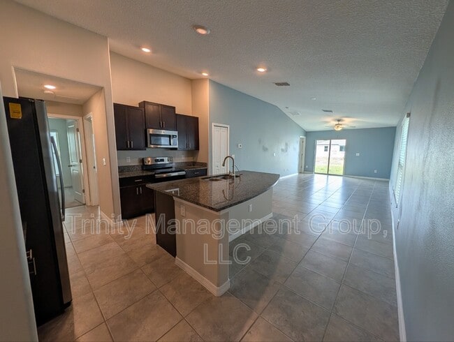 Building Photo - 367 Argyll Dr