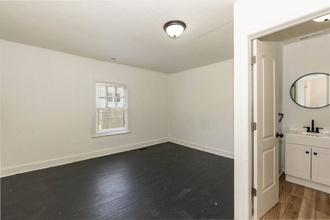 Building Photo - Beautifully Remodeled Three Bedroom Home!
