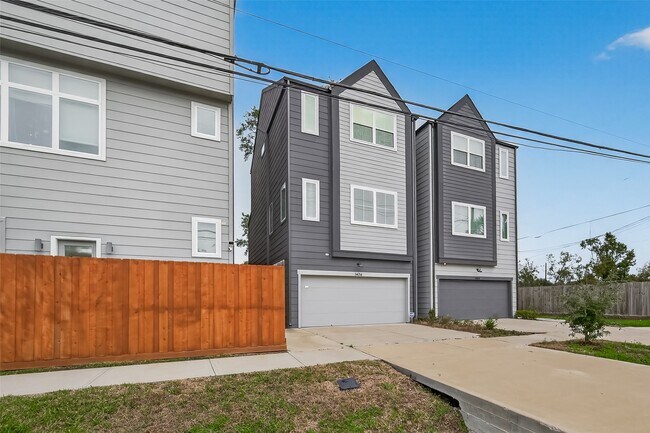 Building Photo - 1406 Mansfield St