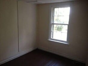 Building Photo - Roomy 3 bed 1.5 bath in Church Hill