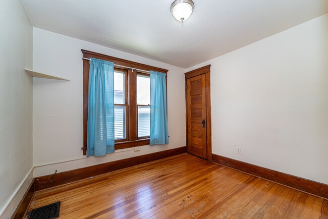 Building Photo - 117 Adams St