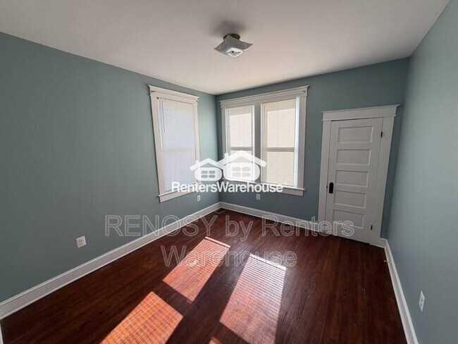 Building Photo - 400 Lyndhurst St