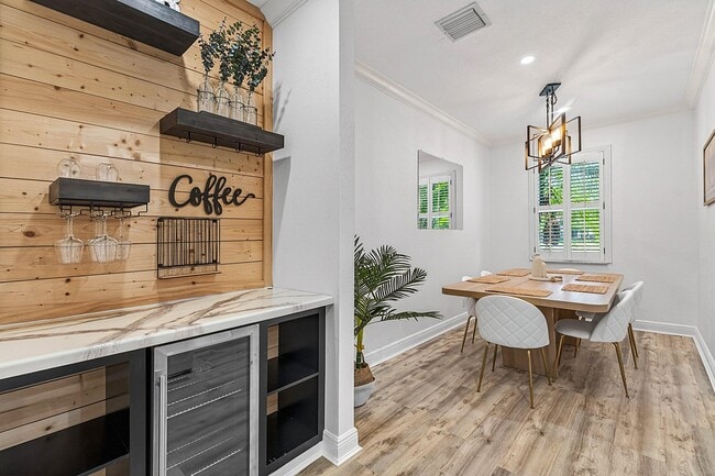 Building Photo - 4890 Bonsai Cir