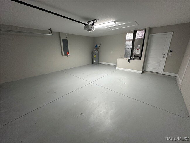 Building Photo - 9995 N Sandree Dr