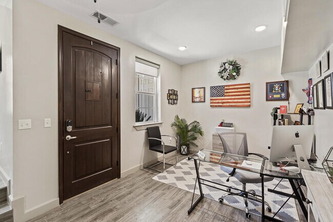 Building Photo - 328 Vin Almoradi Ct