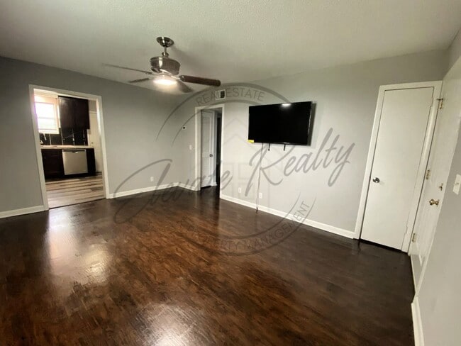 Building Photo - Updated Two Bedroom Ranch Duplex in Hermitage, 1/2 off First Months Rent!