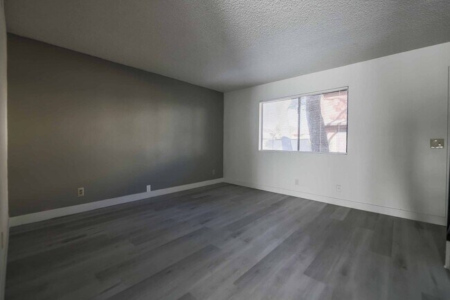 Building Photo - FULLY Remodeled 3-Bedroom Townhouse