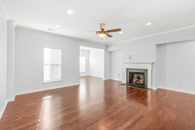 Building Photo - Charming Full-Brick Townhome in the Heart of South End
