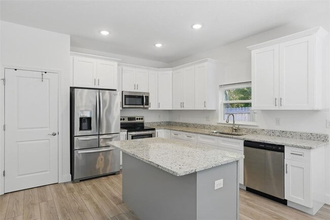 Building Photo - 851 W 24th Pl