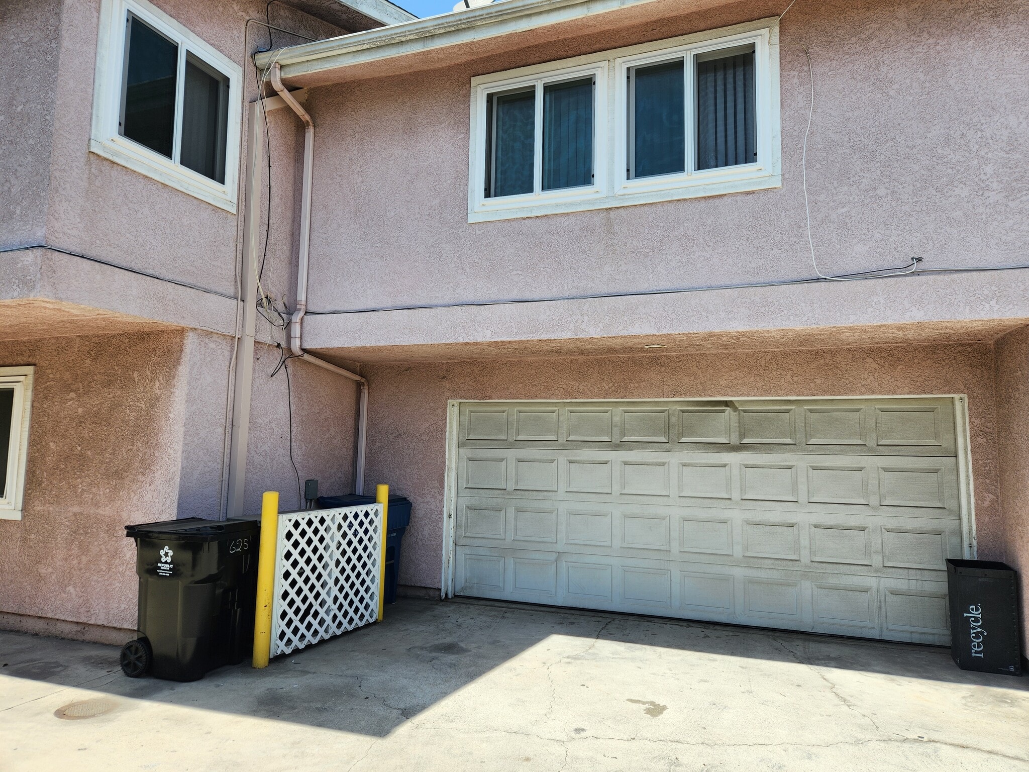 2-car garage - 625 S Osage Ave