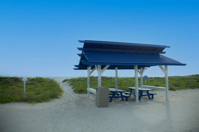 Building Photo - Luxury Seasonal or Annual Rental in the Prestigious Grand Bay Community – Longboat Key