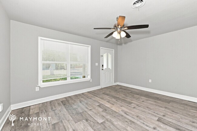 Building Photo - Inviting 3-Bedroom Cleburne Home with Fenced Yard