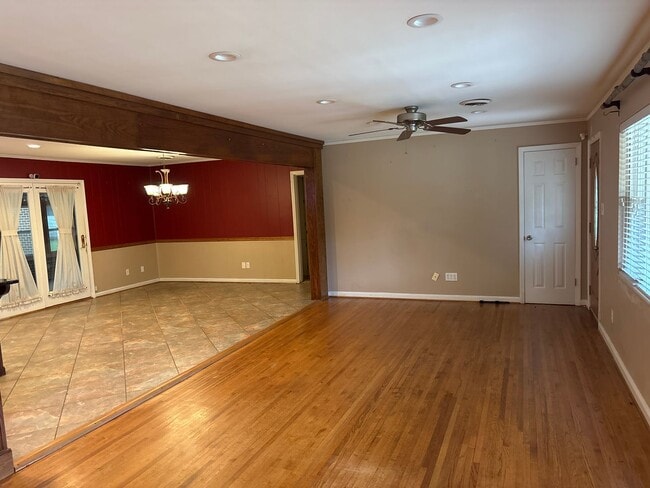 Building Photo - 718 Joryne Dr