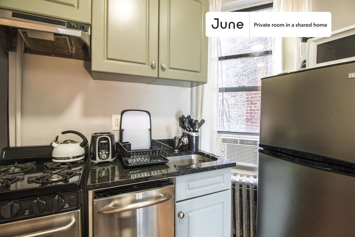 Building Photo - Room in Shared 3 bed/1 bath home