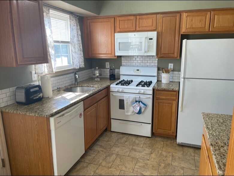 Building Photo - 183 Cynthia Dr