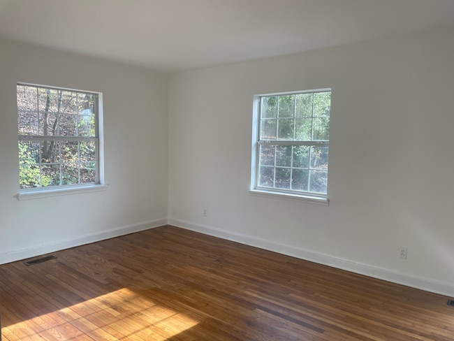 Building Photo - Sylvan