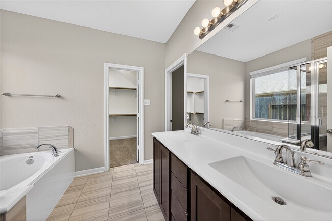 Building Photo - 29122 Parker Trace Dr