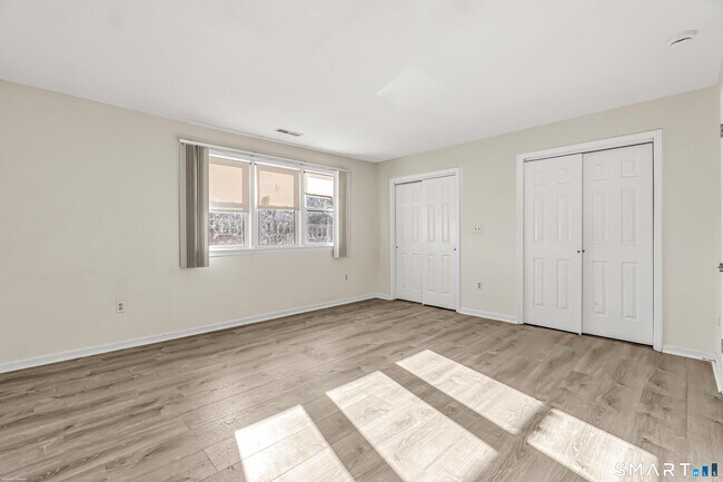 Building Photo - 4023 Park Ave