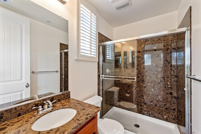 Building Photo - 2131 Chamomile Ct