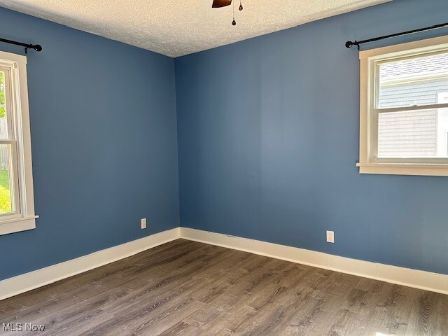 Building Photo - 2553 Edgebrook Ave