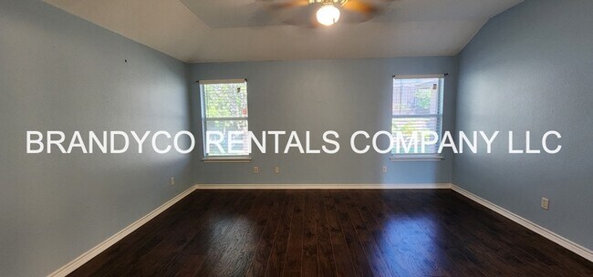 Building Photo - 4509 Twin Oaks Cir