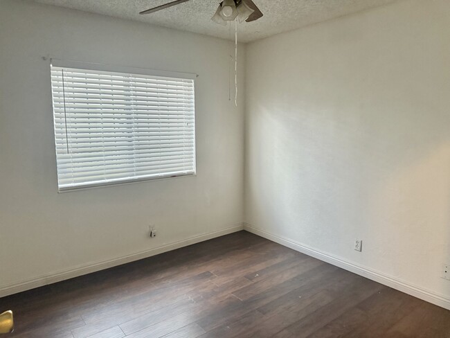 Building Photo - 7156 Southpark Ct