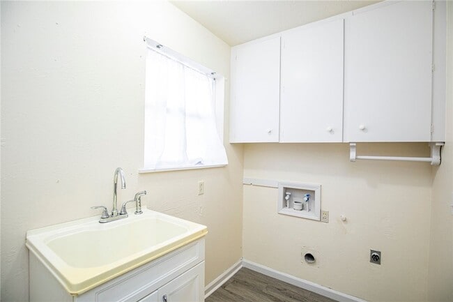 Building Photo - 1101 Cheyenne Trail