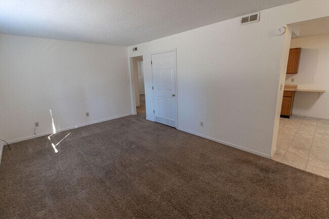 Building Photo - 280 Apple Tree Ct