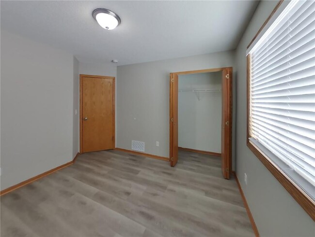 Building Photo - 9996 Park Pl Dr