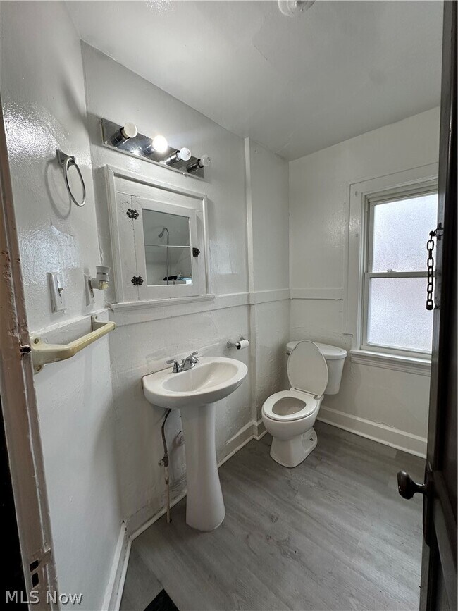 Building Photo - 1286 E 152nd St