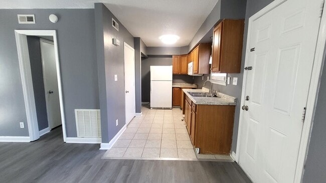 Building Photo - Three Bedroom Townhouse for Rent in Spartanburg SC with Move-In Special!