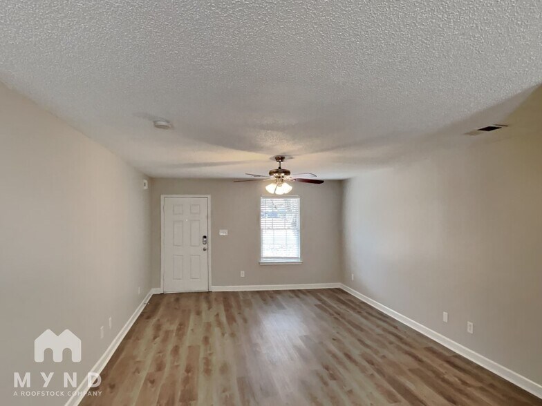 Building Photo - 2006 Harrison Park Dr